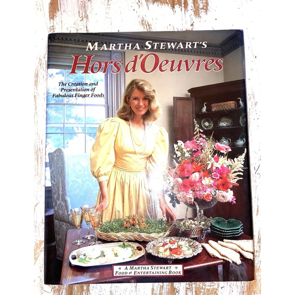 Martha Stewart's Hors d'Oeuvres Hardcover Cookbook, Illus. w/ Dust Jacket